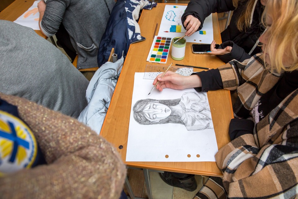 Therapeutic Art Classes With Children Evacuated From A Foster Home In A Conflict Zone. Photo Caritas Ukraine