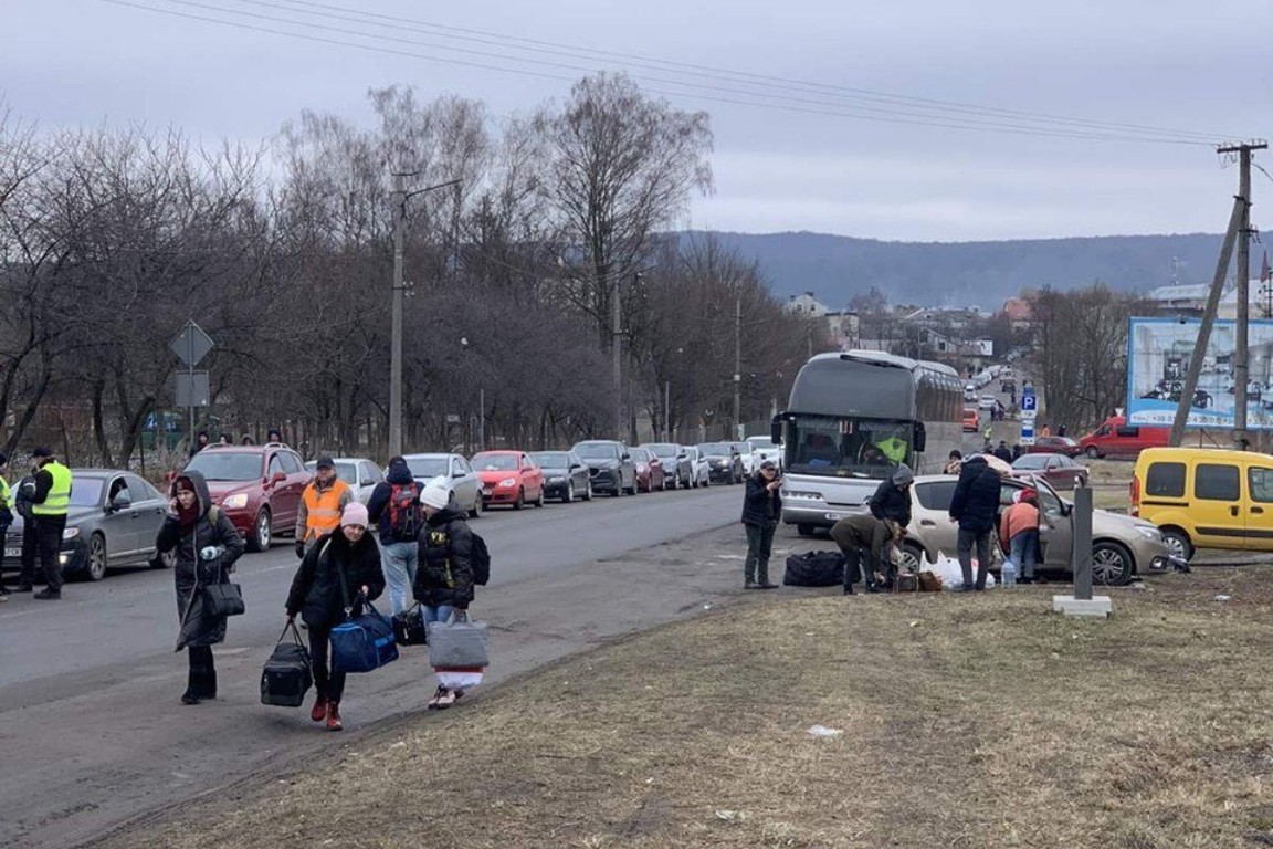 Caritas Spes Providing Hot Meals For People Waiting To Cross The Border To Poland. Photo Caritas Spes