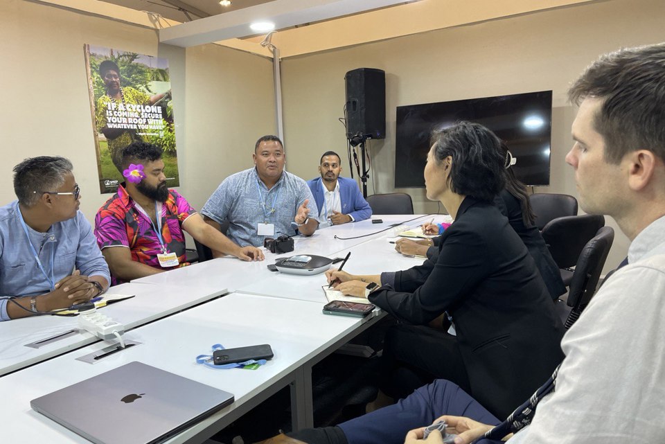 Dr Damian Spruce and other Pacific delegates at a meeting with Senator John Kerry's advisors.