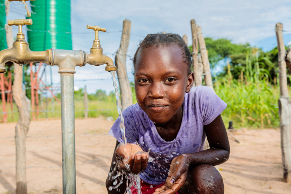 Thandolwayo collecting water in Zimbabwe